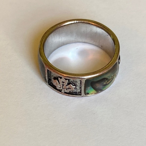 Silver Ring with Iridescent Inlay - Picture 4 of 8